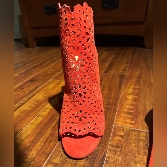 Aldo Cutout 4 inch Heels - Picture 5 of 8